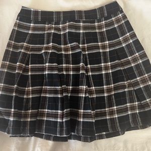 hollister dark blue plaid skirt